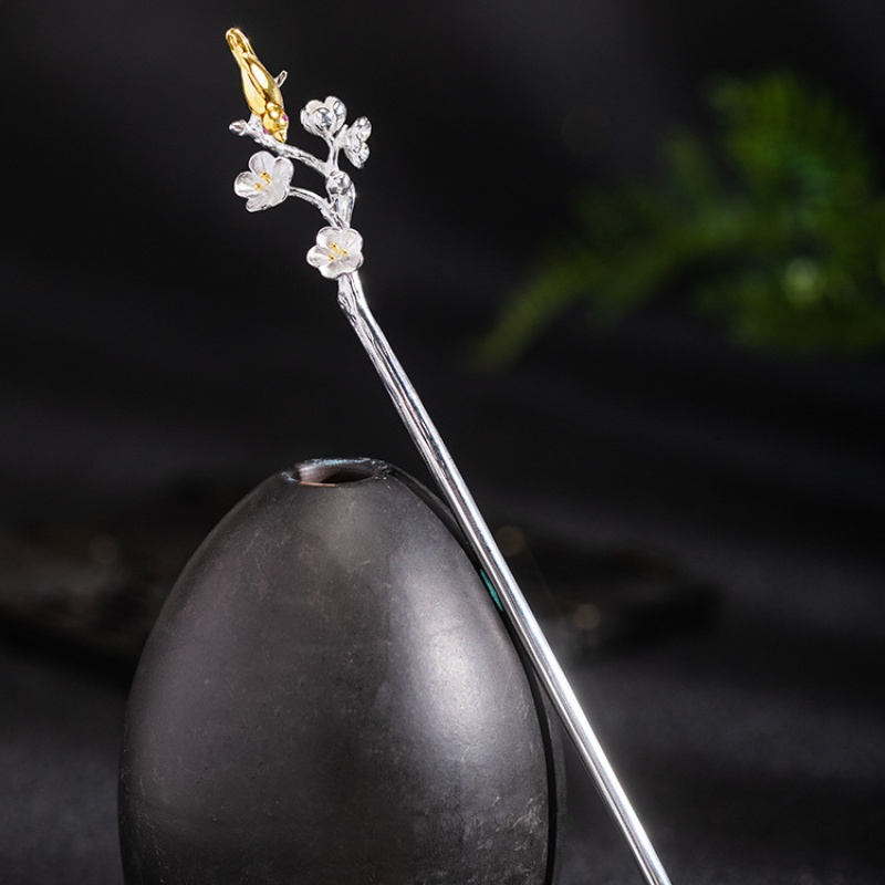 梅の花と鳥のかんざし - まるで陽光を浴びて輝いているかのように K165