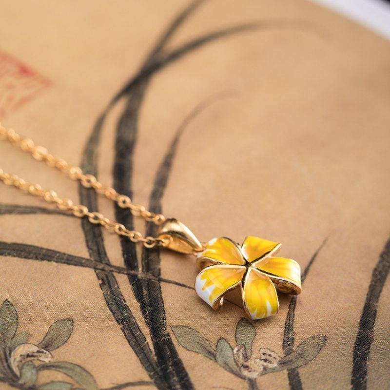 プルメリアのペンダント - 花の美しいグラデーションをリアルに再現 N106