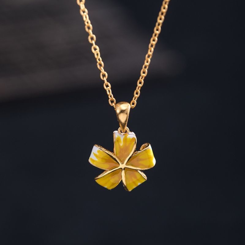 プルメリアのペンダント - 花の美しいグラデーションをリアルに再現 N106