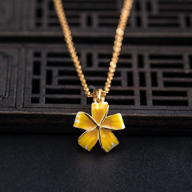 プルメリアのペンダント - 花の美しいグラデーションをリアルに再現 N106