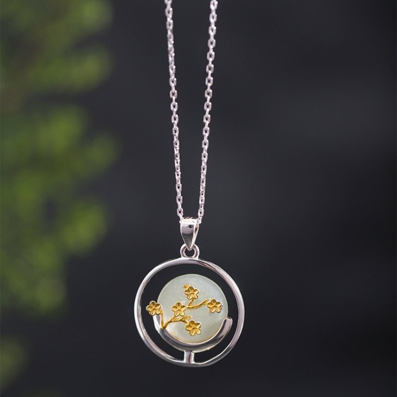 梅の花のペンダント - シルバーがネフライトの色合いを引き立る N110