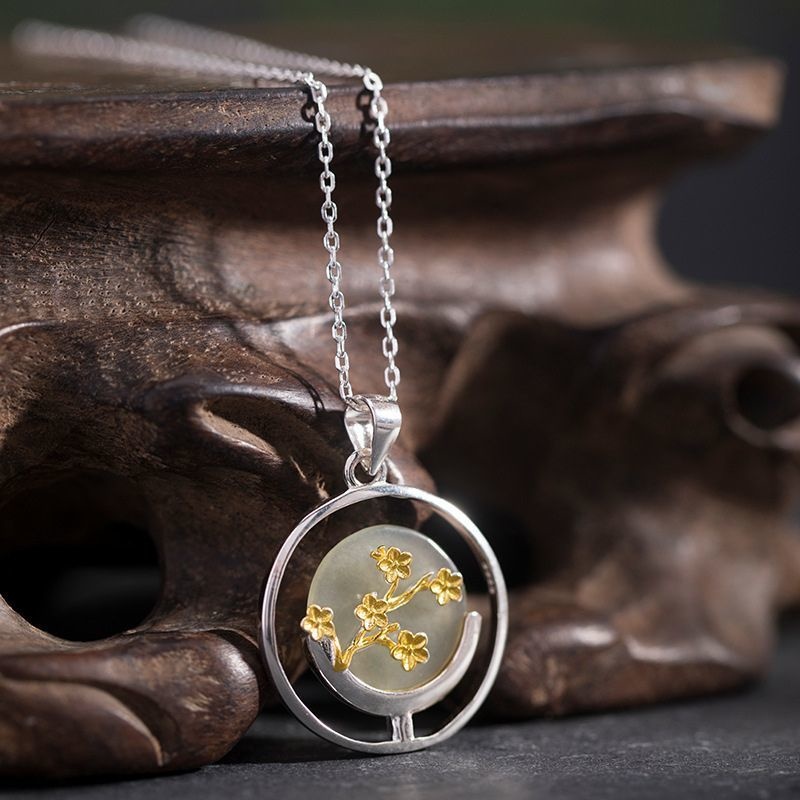 梅の花のペンダント - シルバーがネフライトの色合いを引き立る N110