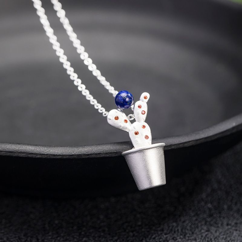 サボテンのペンダント - 青色のラピスラズリがペンダントに豊かな色合い N112