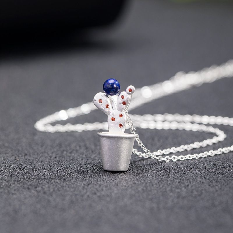 サボテンのペンダント - 青色のラピスラズリがペンダントに豊かな色合い N112