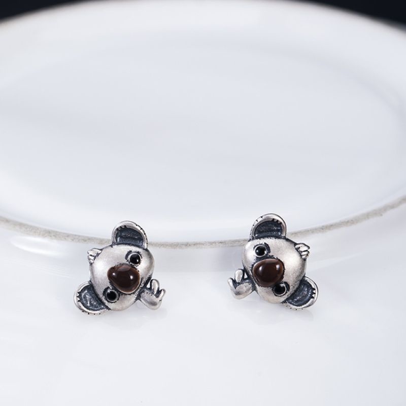 コアラのピアス - 小さなコアラの顔が愛らしくデザイン P157