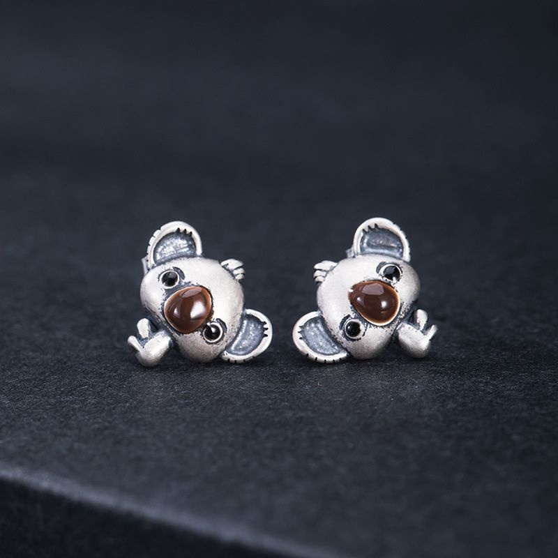 コアラのピアス - 小さなコアラの顔が愛らしくデザイン P157