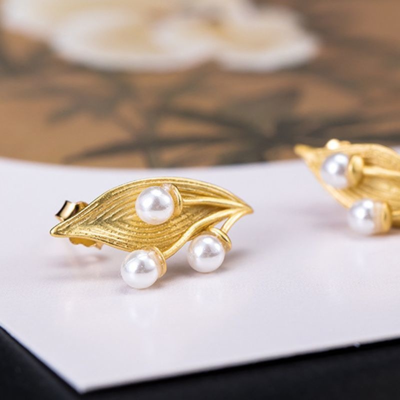 葉っぱのピアス - 繊細なデザインが耳元を彩り P159