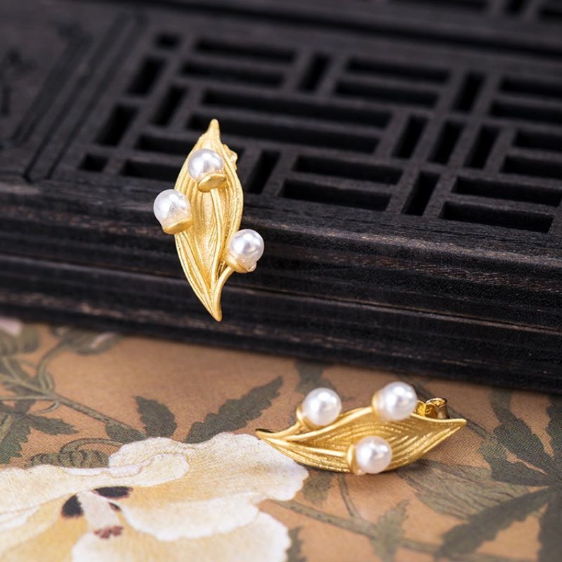 葉っぱのピアス - 繊細なデザインが耳元を彩り P159