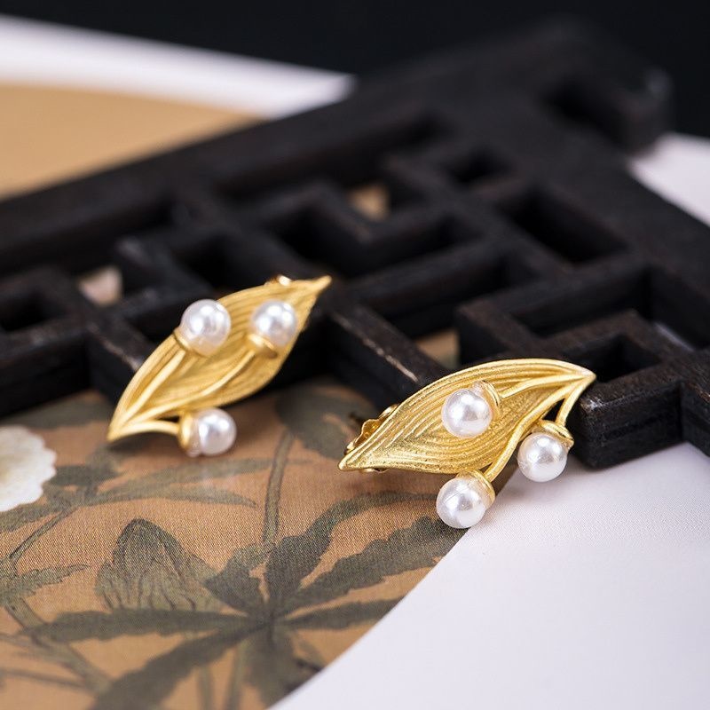 葉っぱのピアス - 繊細なデザインが耳元を彩り P159