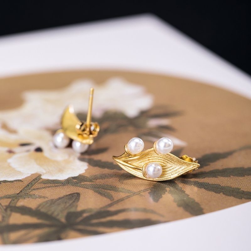 葉っぱのピアス - 繊細なデザインが耳元を彩り P159