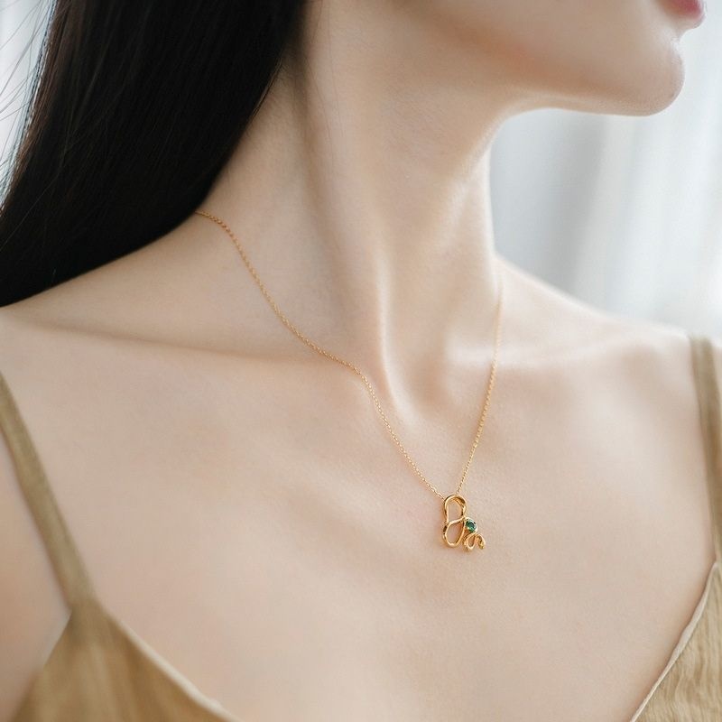 蛇のペンダント - まるで蛇が生命力を象徴しているかのように N140