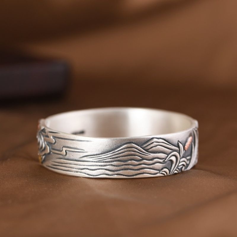 駿馬のバングル - 時を超えるエレガンスと力強さの象徴 B079