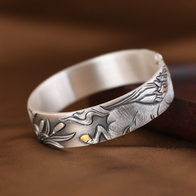 駿馬のバングル - 時を超えるエレガンスと力強さの象徴 B079