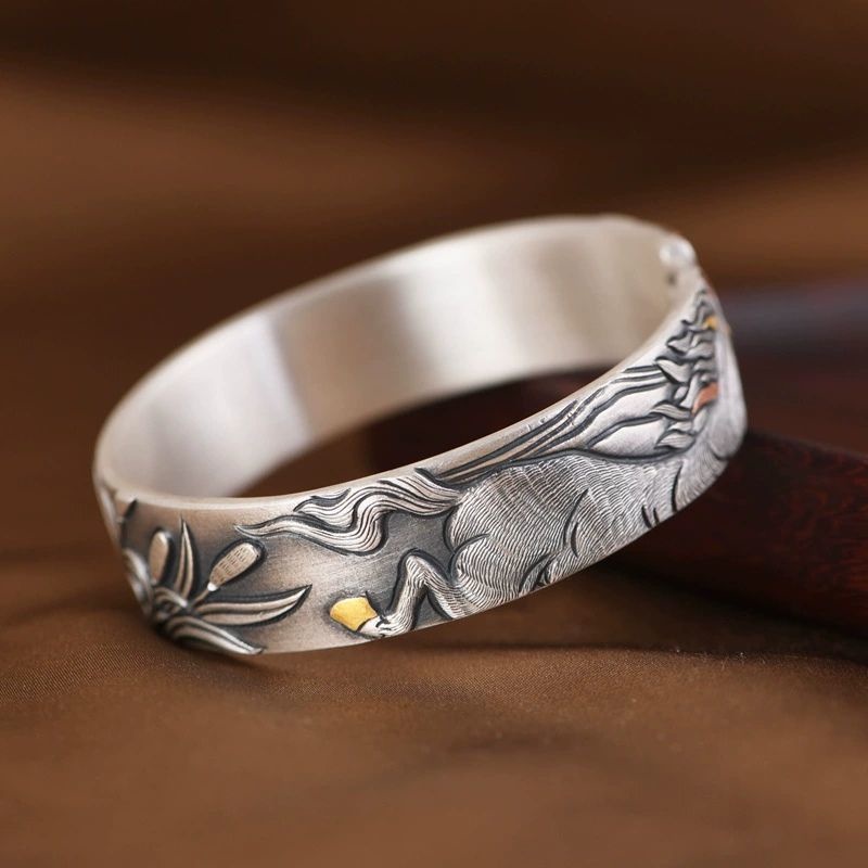 駿馬のバングル - 時を超えるエレガンスと力強さの象徴 B079