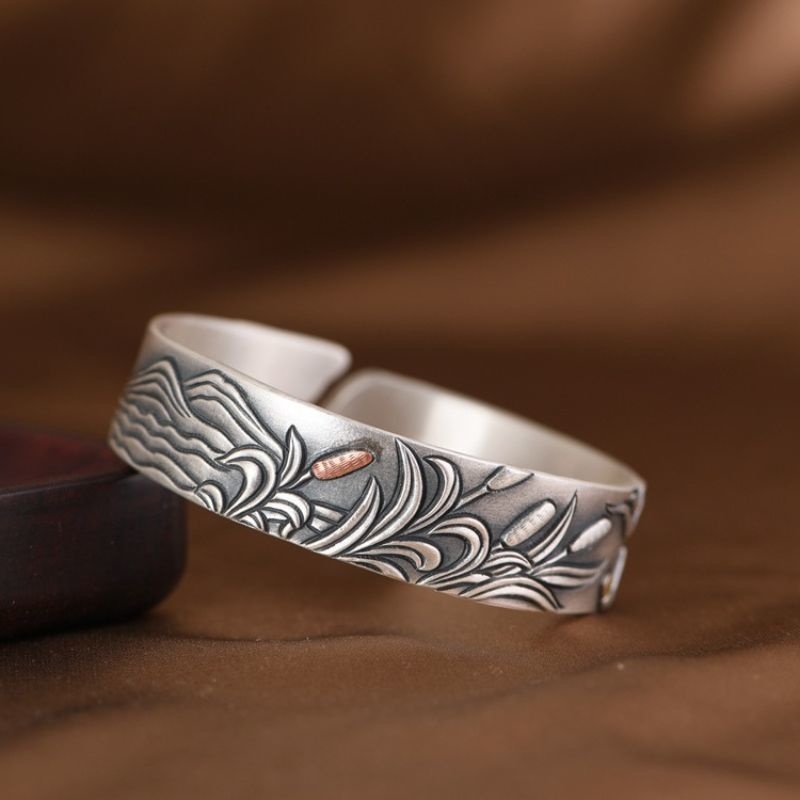 駿馬のバングル - 時を超えるエレガンスと力強さの象徴 B079