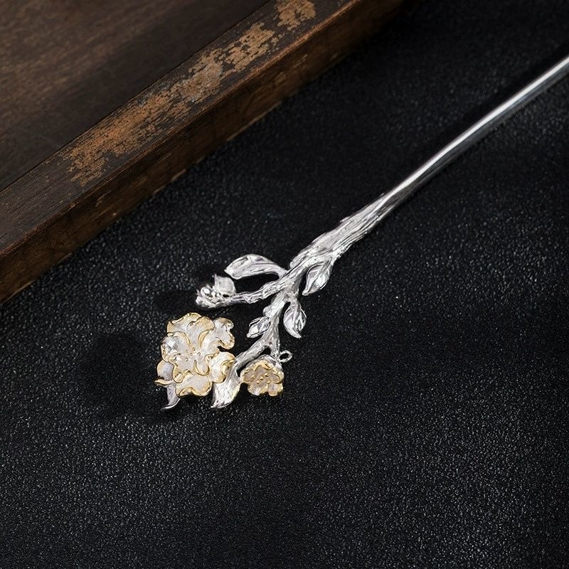 椿のかんざし - 和と洋のスタイルに馴染む優雅なデザイン K172