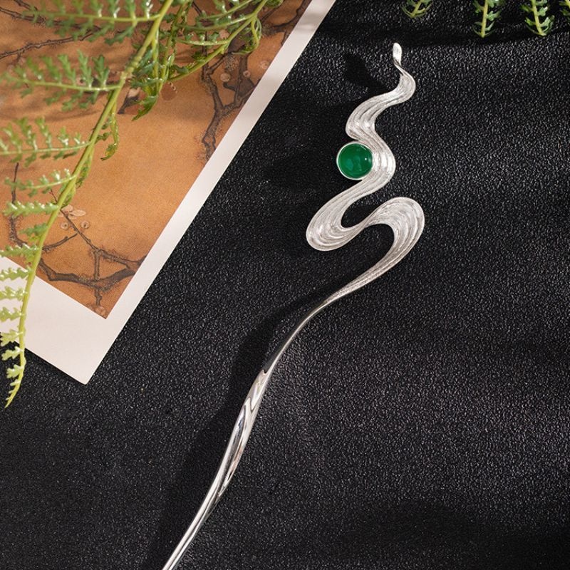 流れる川のかんざし - 自然の美しさと静けさを表現したデザイン K173