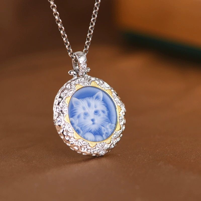 猫のカメオペンダント - 愛らしさと優雅さを兼ね備えたデザイン N141