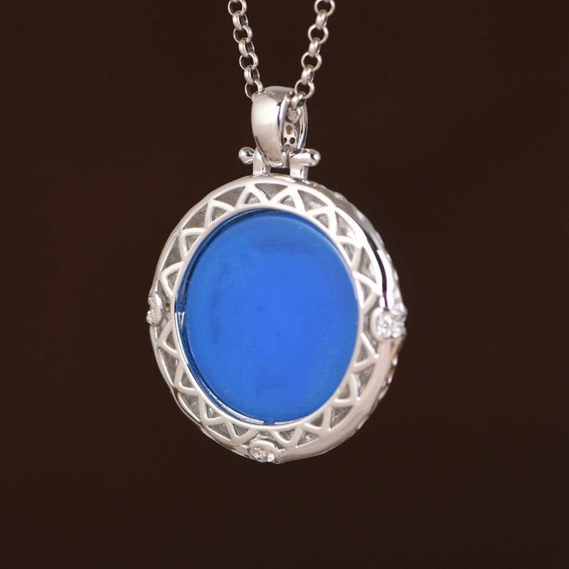 猫のカメオペンダント - 愛らしさと優雅さを兼ね備えたデザイン N141