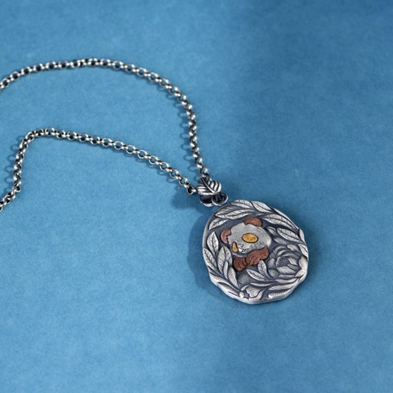 パンダと花のペンダント - ビンテージ感あふれる35g! N144