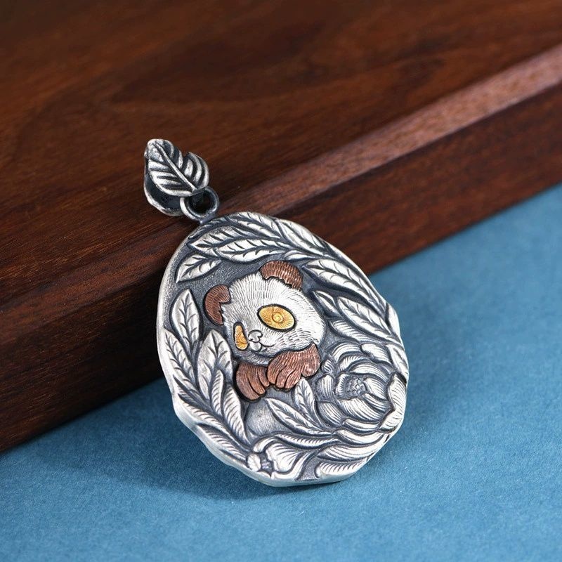 パンダと花のペンダント - ビンテージ感あふれる35g! N144