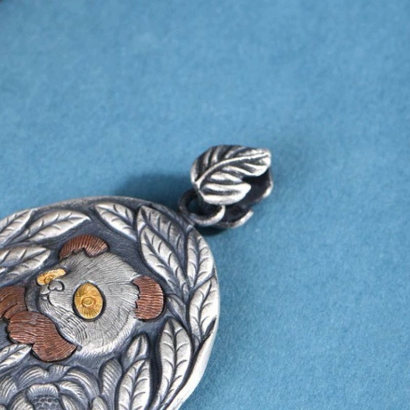 パンダと花のペンダント - ビンテージ感あふれる35g! N144