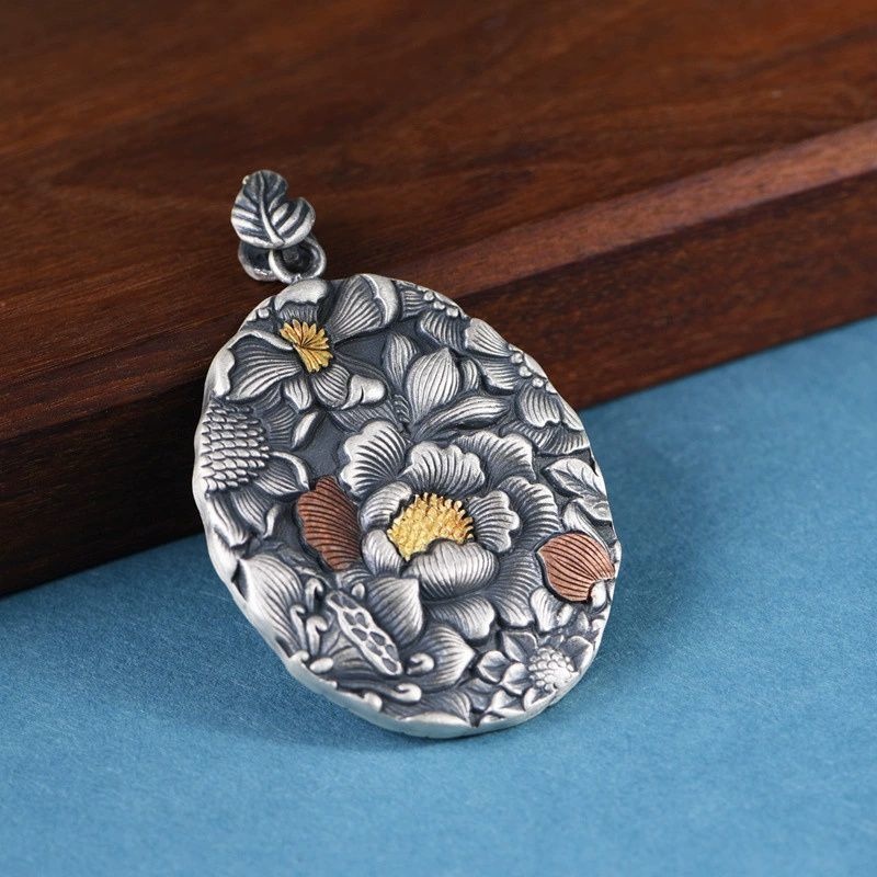 牡丹のペンダント - しっかりとした重量感の45g! N145