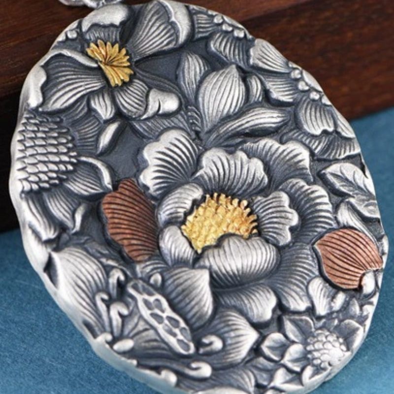 牡丹のペンダント - しっかりとした重量感の45g! N145