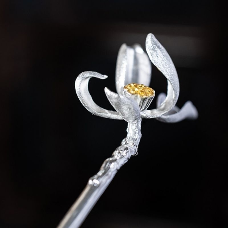 蓮の花のかんざし - 蓮の優雅さと調和を巧みに表現 K175