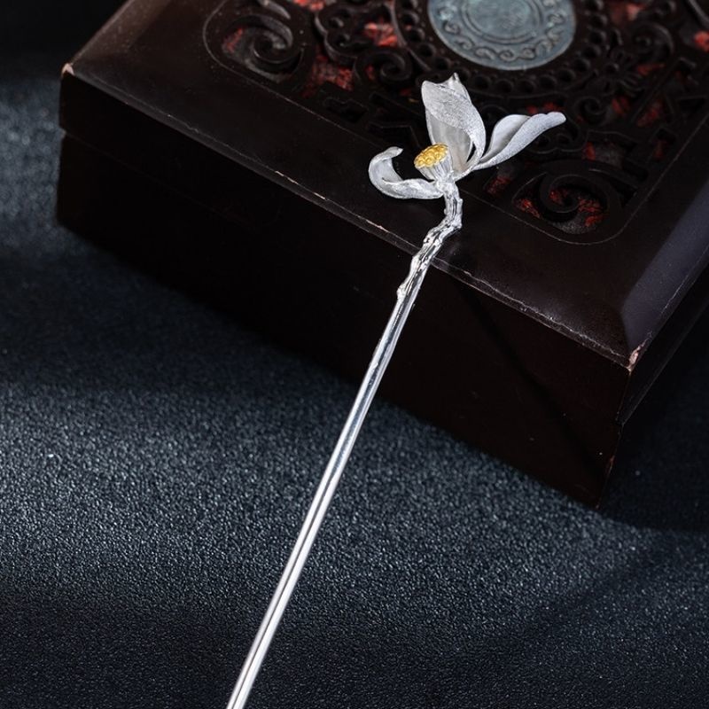 蓮の花のかんざし - 蓮の優雅さと調和を巧みに表現 K175