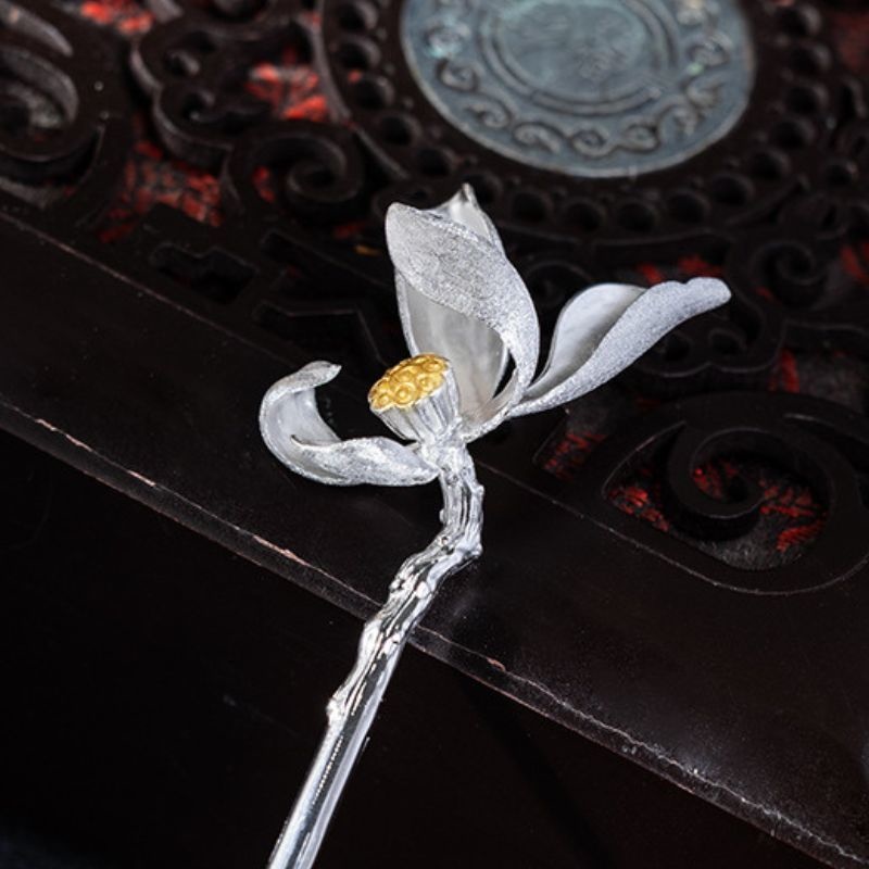 蓮の花のかんざし - 蓮の優雅さと調和を巧みに表現 K175