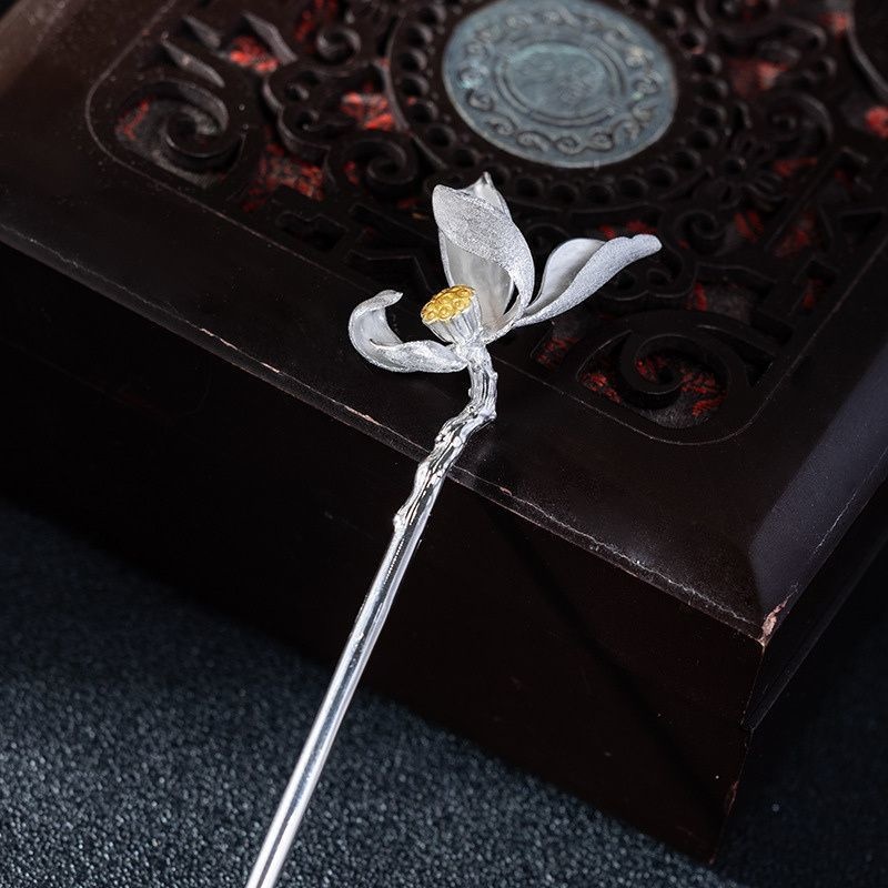 蓮の花のかんざし - 蓮の優雅さと調和を巧みに表現 K175