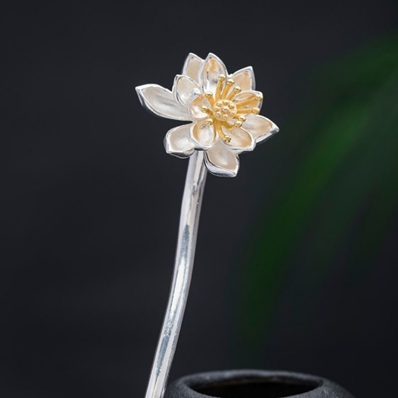 蓮の花のかんざし - シンプルでありながら存在感のある K177