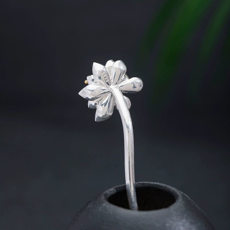 蓮の花のかんざし - シンプルでありながら存在感のある K177