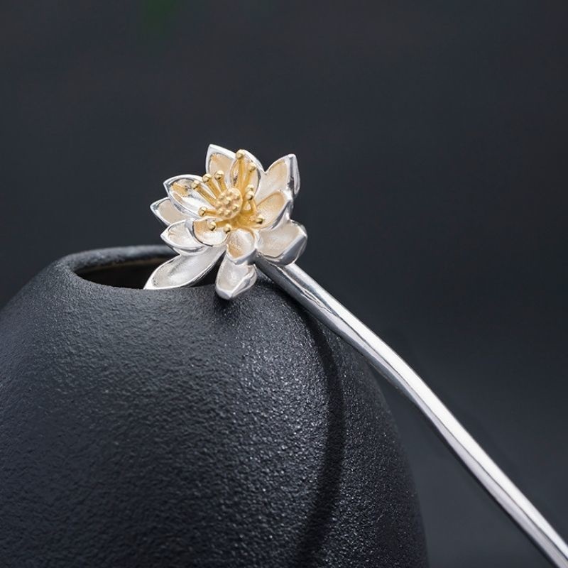 蓮の花のかんざし - シンプルでありながら存在感のある K177