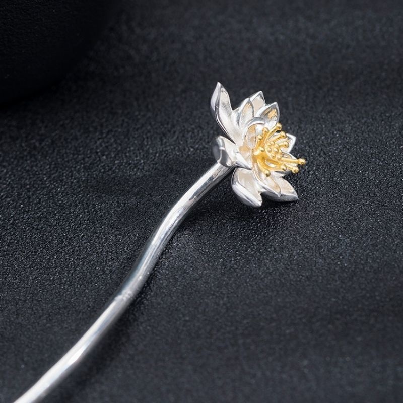 蓮の花のかんざし - シンプルでありながら存在感のある K177