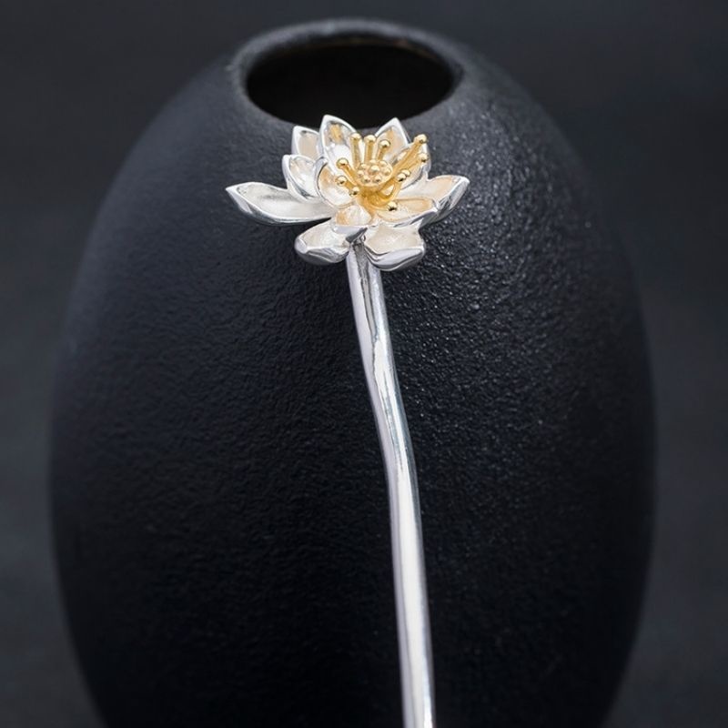 蓮の花のかんざし - シンプルでありながら存在感のある K177