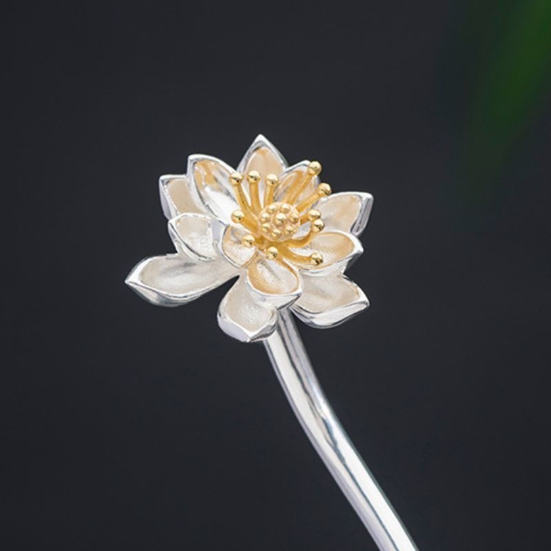 蓮の花のかんざし - シンプルでありながら存在感のある K177