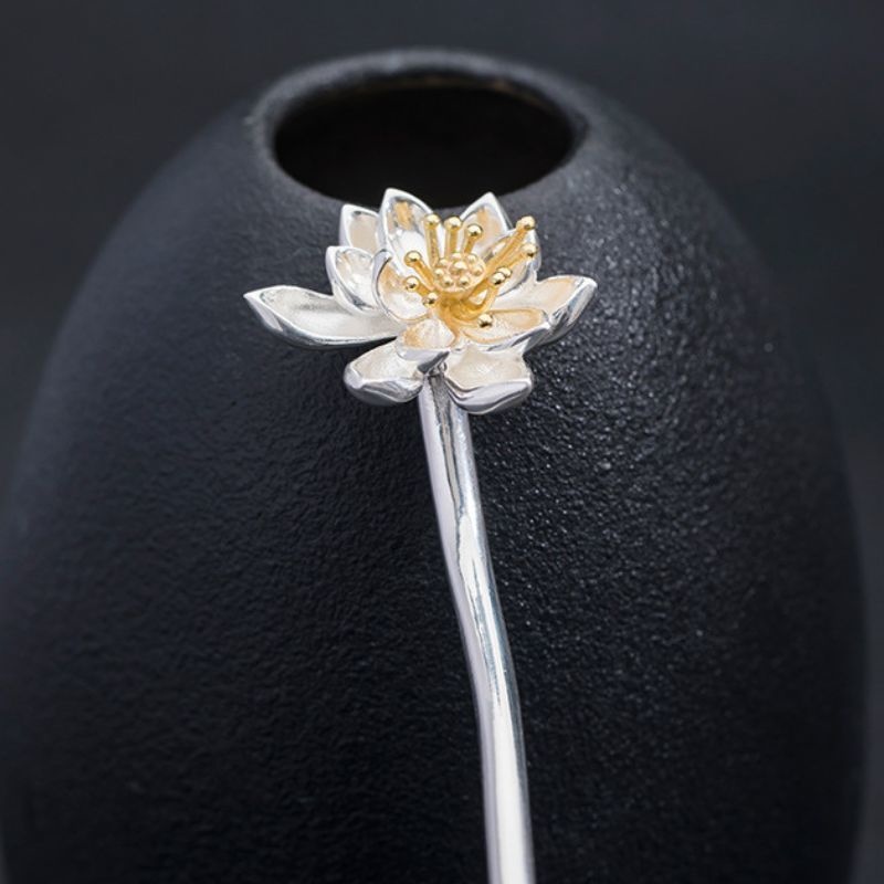 蓮の花のかんざし - シンプルでありながら存在感のある K177