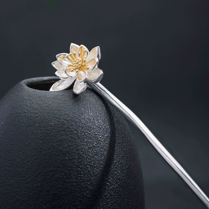 蓮の花のかんざし - シンプルでありながら存在感のある K177