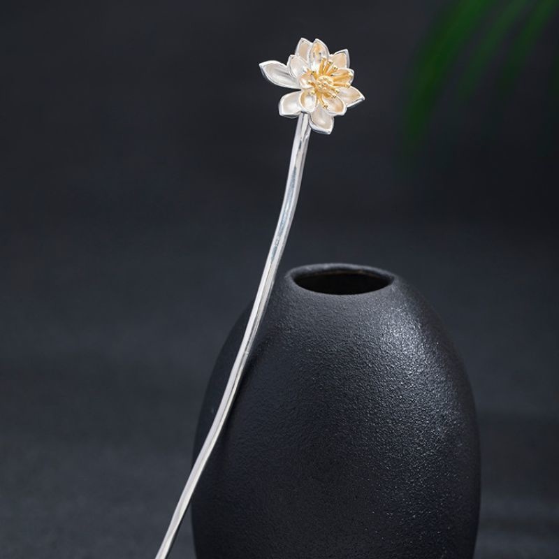 蓮の花のかんざし - シンプルでありながら存在感のある K177