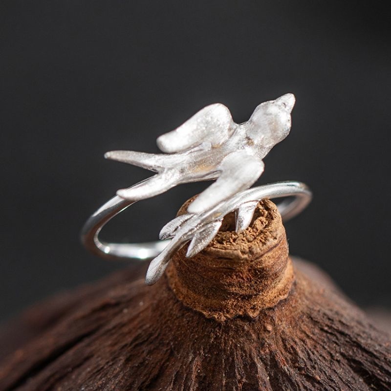 つばめのリング - 鳥の姿を見事に捉えたデザイン R363