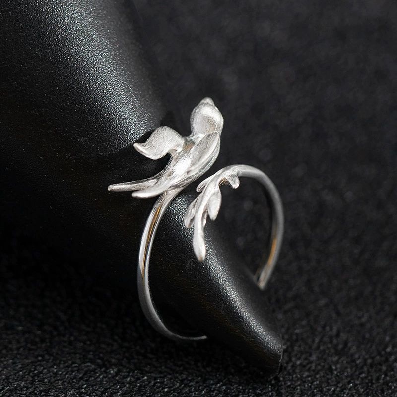 つばめのリング - 鳥の姿を見事に捉えたデザイン R363