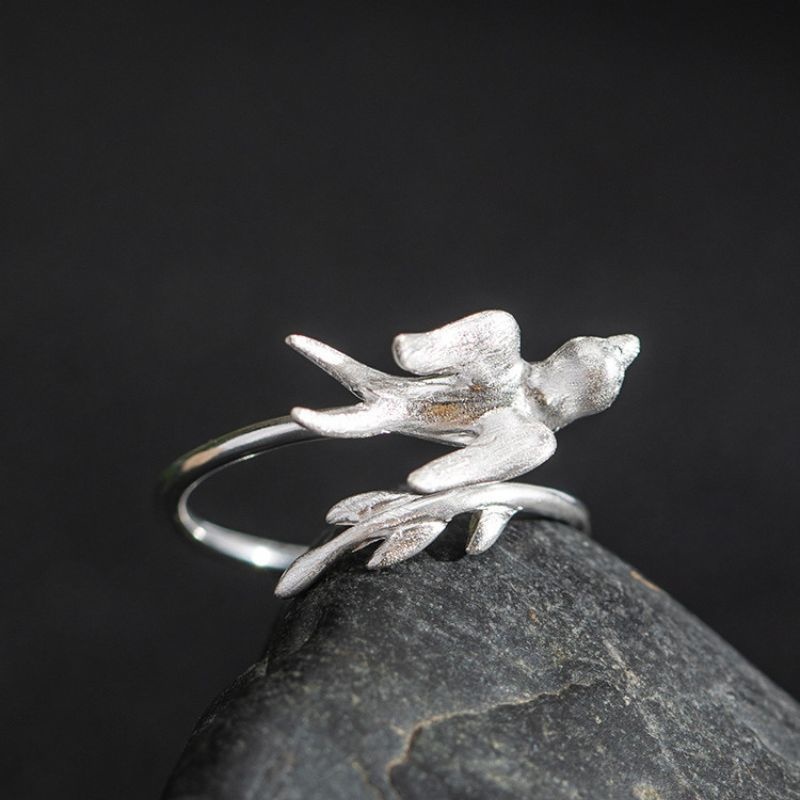つばめのリング - 鳥の姿を見事に捉えたデザイン R363
