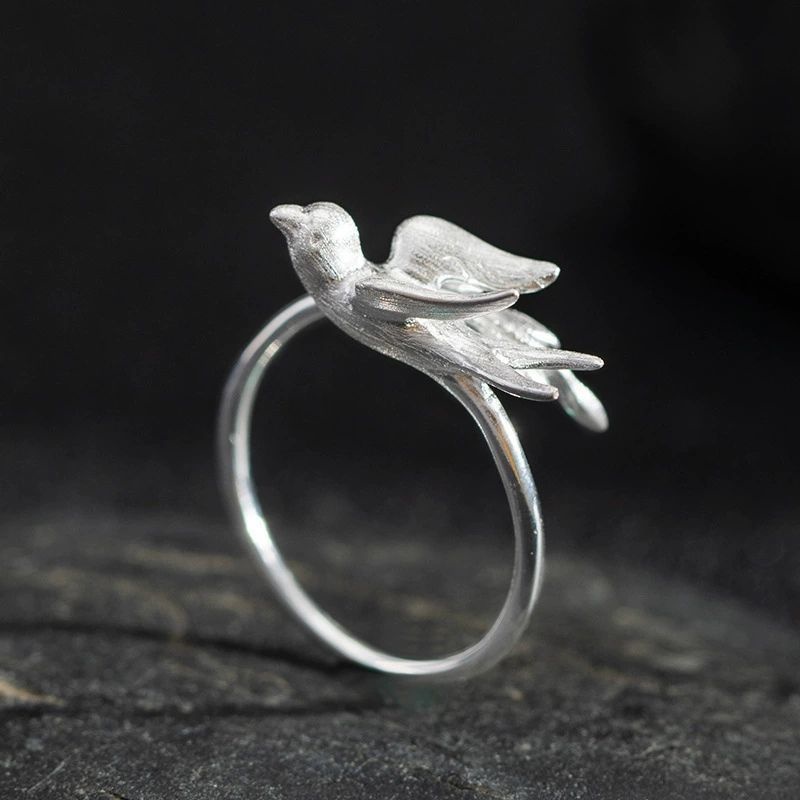 つばめのリング - 鳥の姿を見事に捉えたデザイン R363