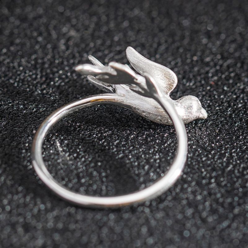つばめのリング - 鳥の姿を見事に捉えたデザイン R363