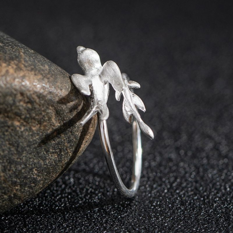 つばめのリング - 鳥の姿を見事に捉えたデザイン R363