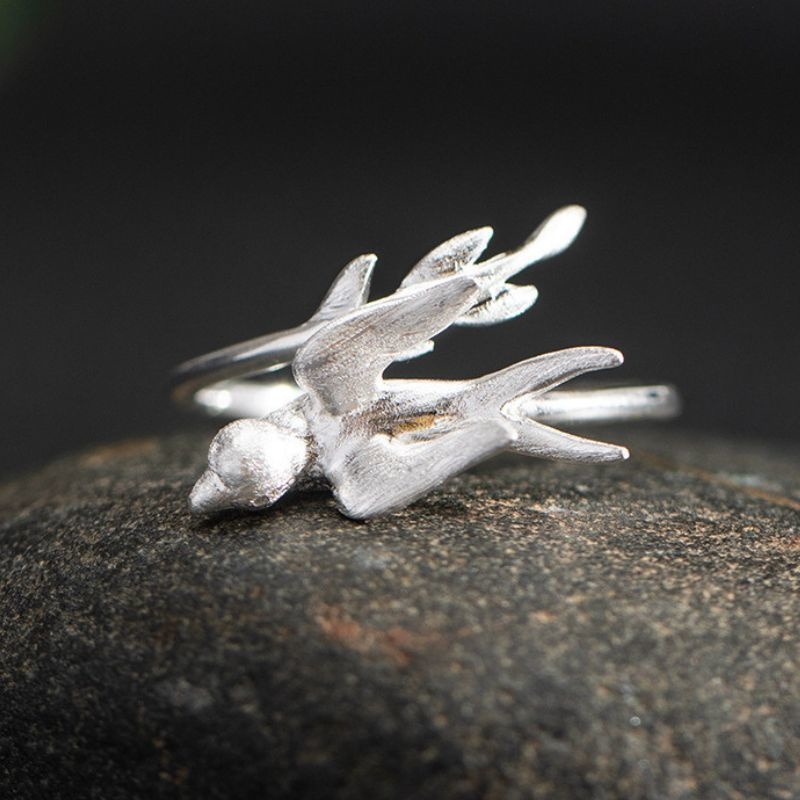 つばめのリング - 鳥の姿を見事に捉えたデザイン R363