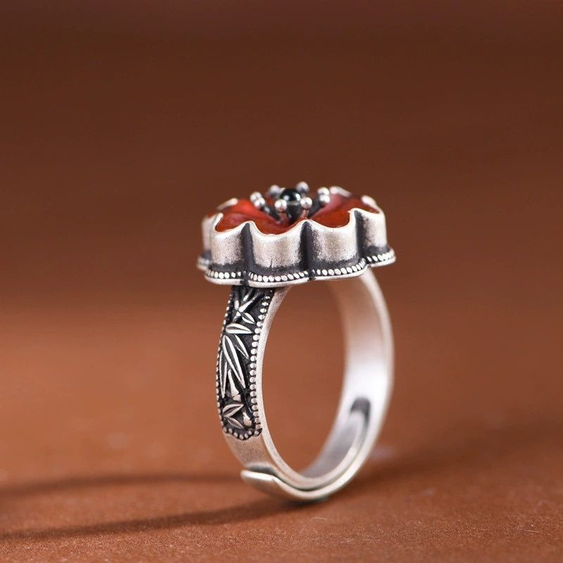 衣笠草の花のリング - 自然の美しさと伝統的な意匠が見事に融合 R364