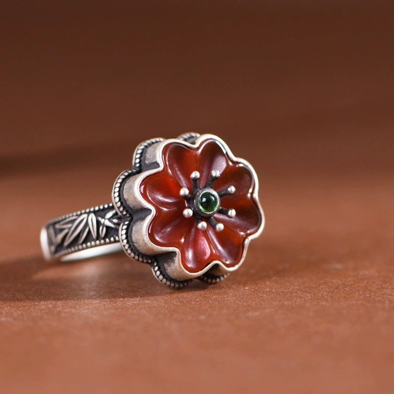 衣笠草の花のリング - 自然の美しさと伝統的な意匠が見事に融合 R364